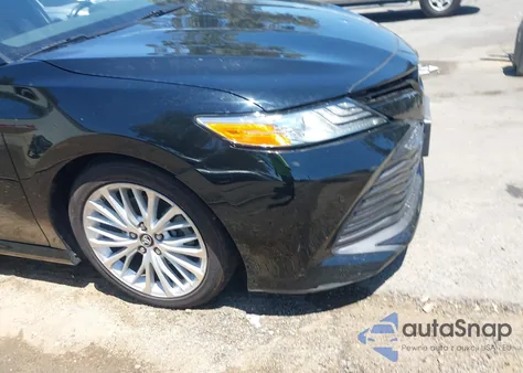 2018 Toyota Camry Le z USA, uszkodzony, nr VIN 4T1B11HK3JU022535